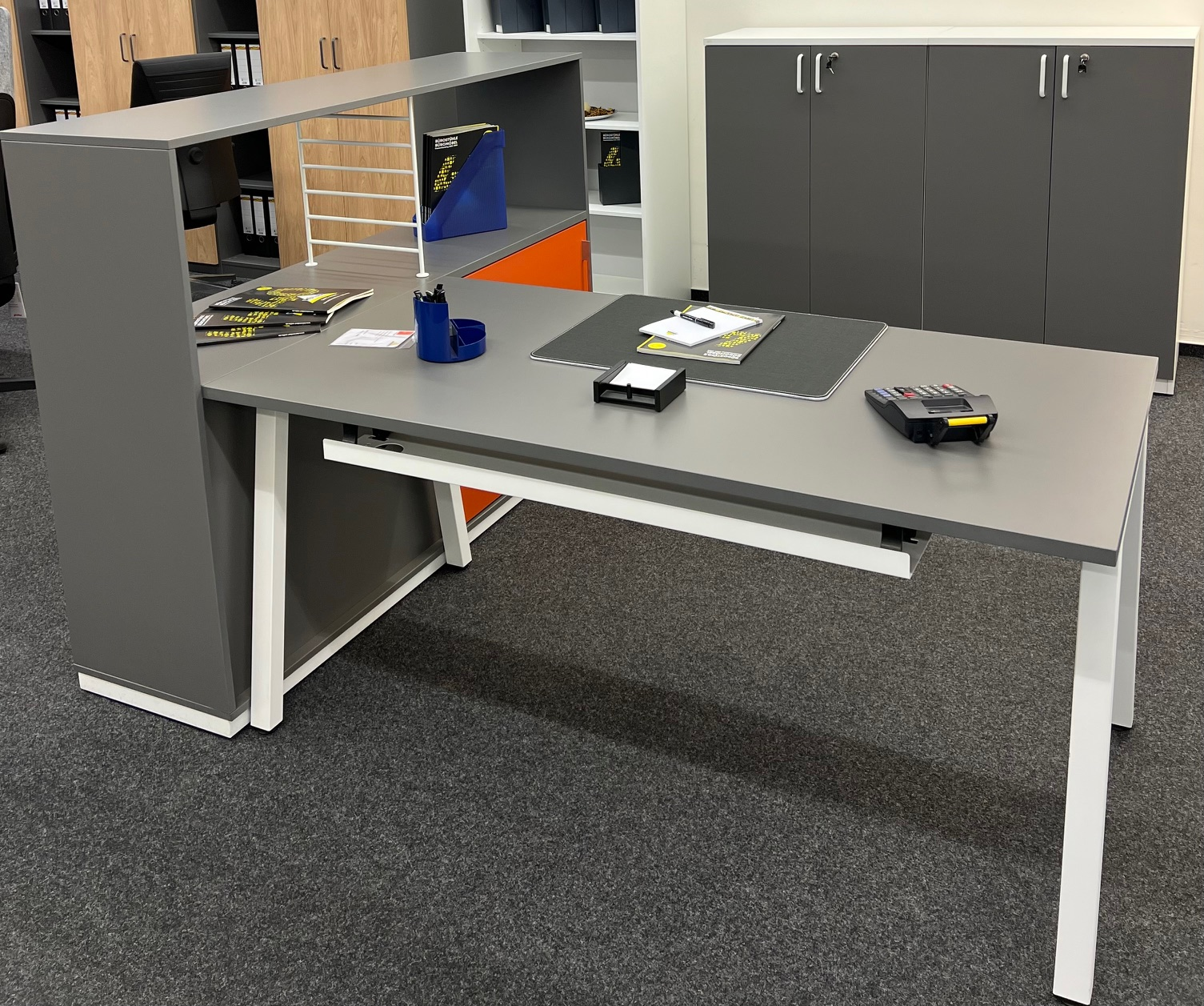 ARBEITSPLATZ OVIEDO ARBEITSPLATZ OVIEDO