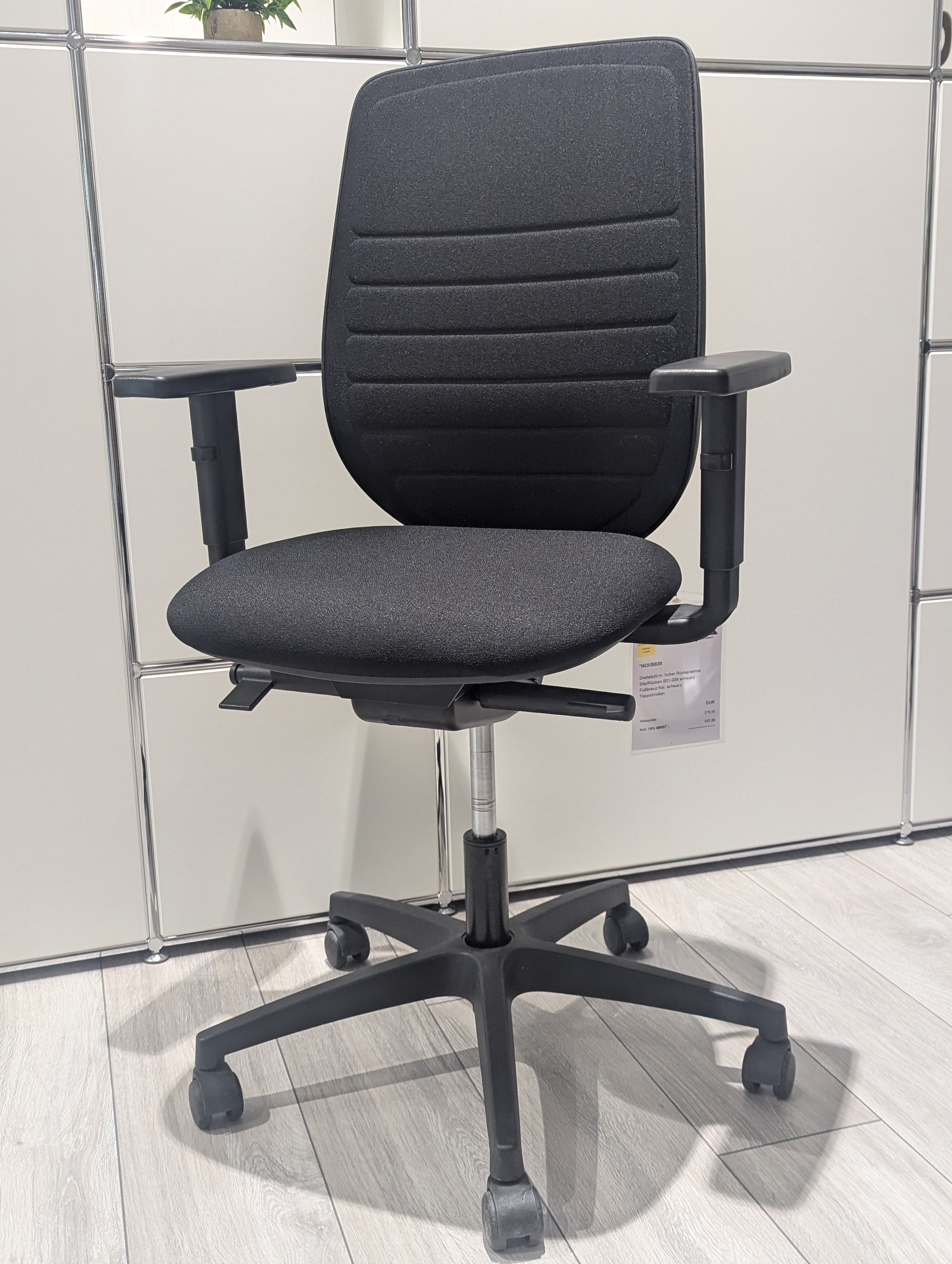 Drehstuhl Noi mit Armlehnen Drehstuhl Noi mit Armlehnen