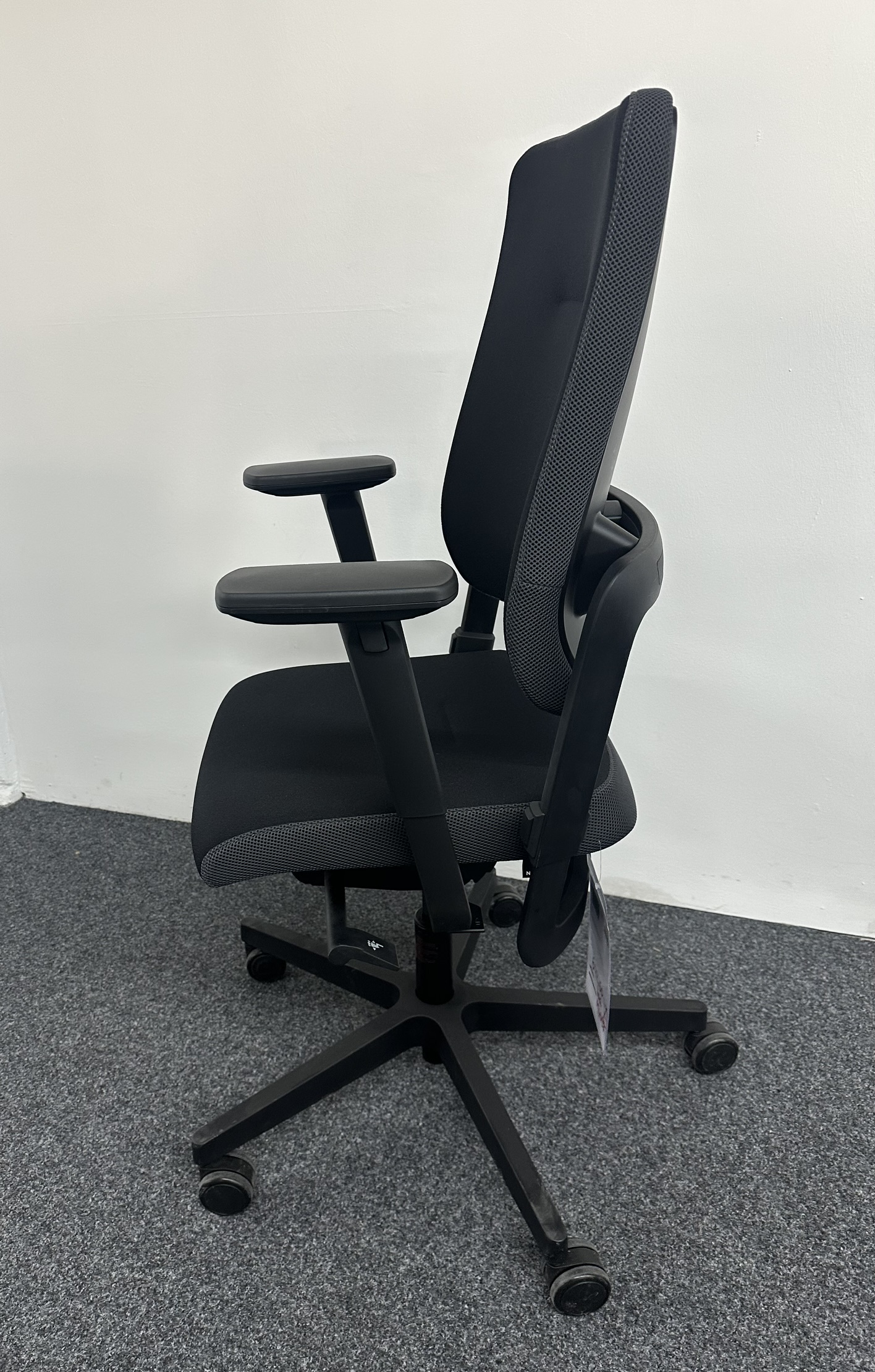 Drehstuhl mit 2 Besucherstühlen